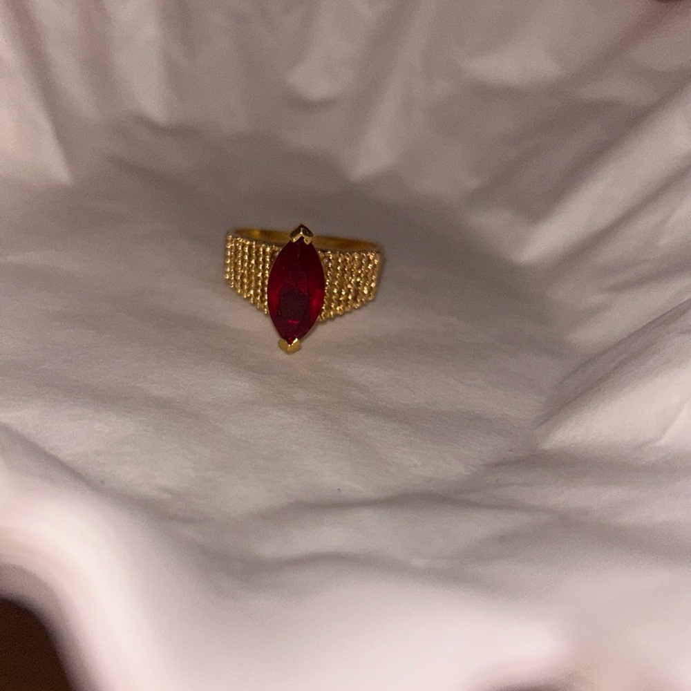 18k Gold ring with ruby